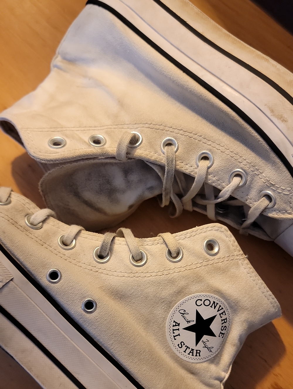 Chuck Taylor Converse High-Top Womans Sneakers Sz 8 In Off White